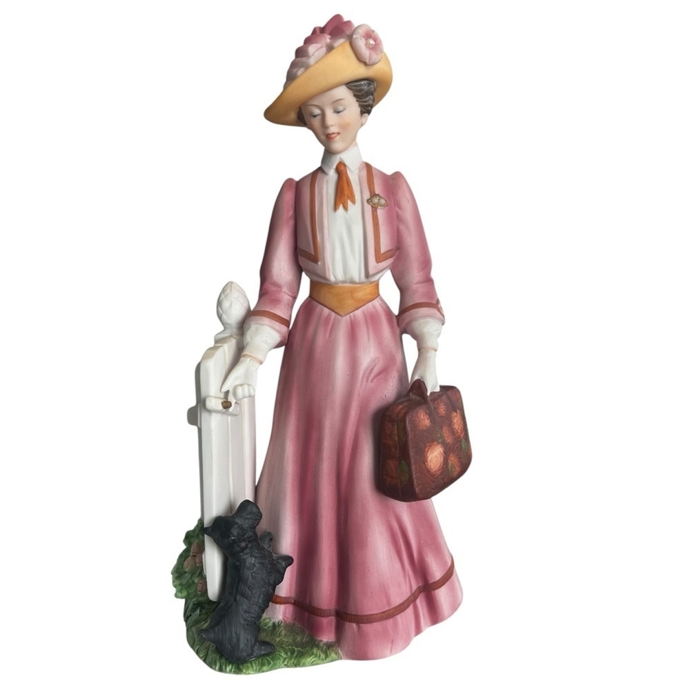 1983 Avon Mrs. Albee President’s Club Award Lady Figurine EUC